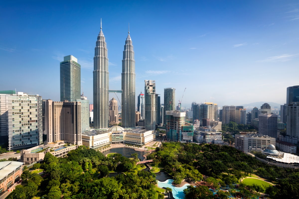 10) Talking about Malaysia, home to global players in the crypto space such as  @coingecko & Etherscan, the country has witnessed an increased level of awareness when it comes to blockchain.Malaysia has made major strides in cryptocurrency w/  @LunoGlobal operating there.