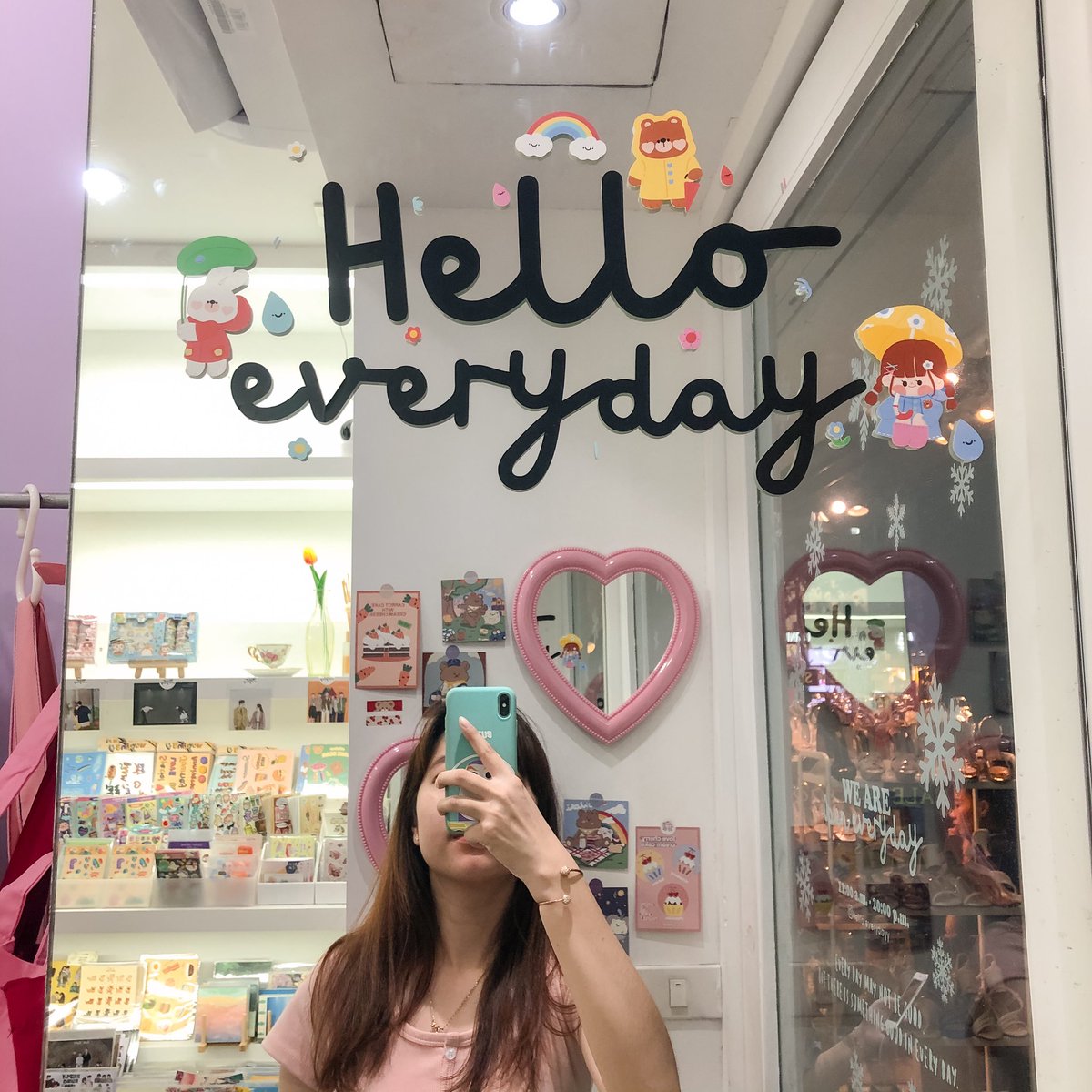 kypreview's tweet photo. Hello everyday🌷💕 ร้านน่ารักมากก ขายพวกสติกเกอร์ กำไลข้อมือน่ารักๆ กระเป๋าผ้า เทียนหอม ราคาจับต้องได้ ชอบๆๆ😻 พิกัด : สยามแสควร์ซอย2 #ไว้รีวิวห้ามขายของโว้ยยย #รีวิวสยาม https://t.co/F0knLMMhza