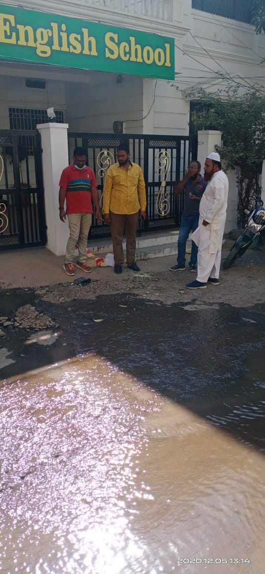 Ayubjagirdar's tweet photo. #Alhamdulillah
#Corporatar 
#ayyub_jagirdar
@asadowaisi
Ki Koshisho Se Aaj Altamash Colony Society Ke Pani Ki Naye Line Ko Wash Karwaya Gaya Aur Sat He Naye Line Ko Chalo Bhe Karwadiya Gaya Is Maukhe Par Javed Haje Sahab  Aur Mateen Bhai Shabbir Bhai Maujed The 
#AIMIM_AURANGABAD https://t.co/KEwFIOITIY