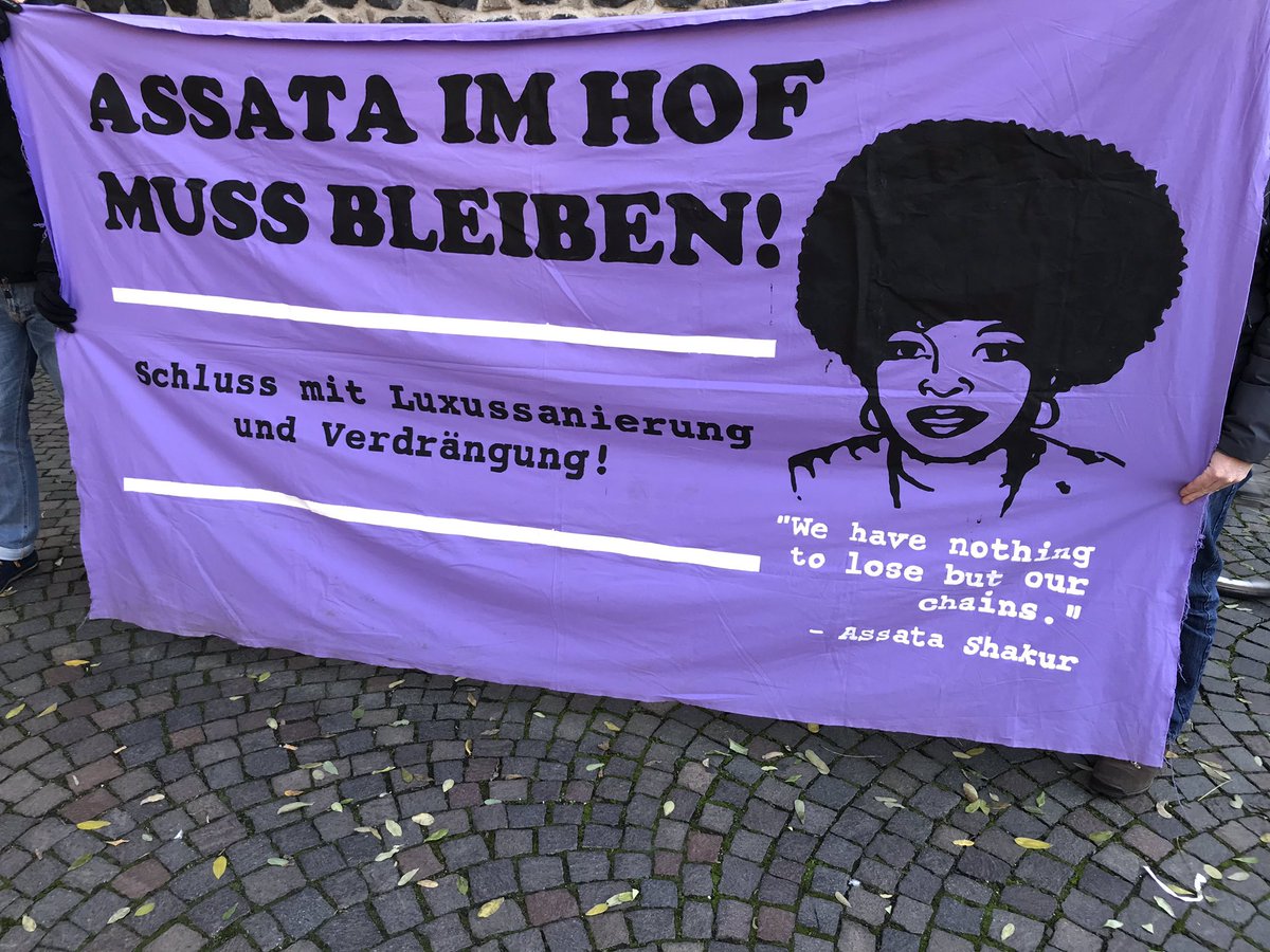 unsersquat's tweet photo. 1430 Es folgen Redebeiträge der Initiative Bürger*innenasyl &amp; dem FLINT* Freiraum @AssataIm #wirbleibenalle #fightfortresseurope #koeln #k0512 https://t.co/60kNZY1gSF