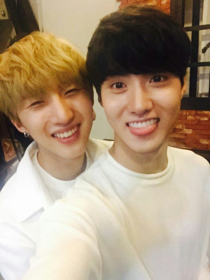 pam25119's tweet photo. Hui and Changgu ❤
#HUI #후이 #YEO_ONE #여원 #PENTAGON #펜타곤 @CUBE_PTG https://t.co/UMa3fixn57