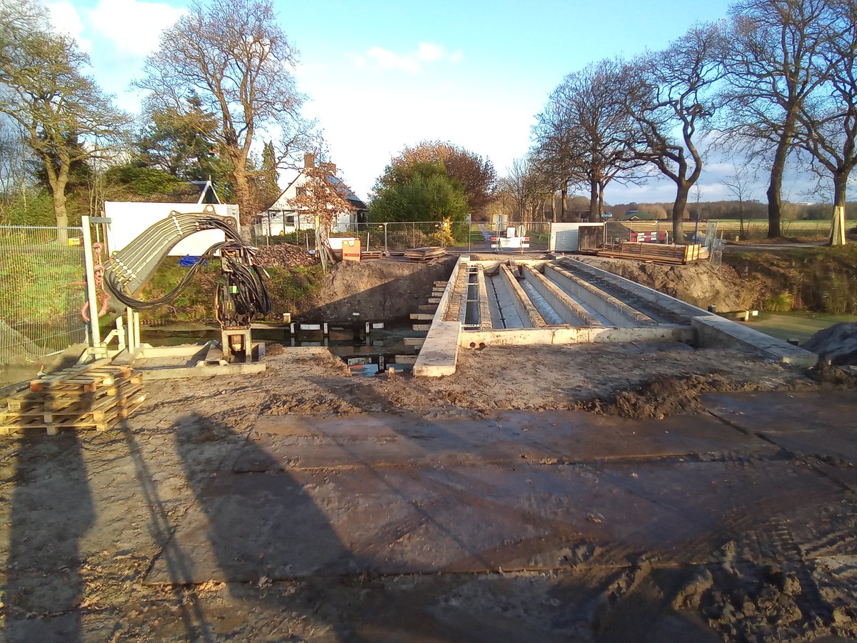 <a href="/Gerwers/">Gerwers</a> En omdat ze ook wel weer eens naar de overkant wilden en zien hoe het er van die kant uitzag, kreeg ik nog een paar extra foto’s.

#westenesch #oranjekanaal