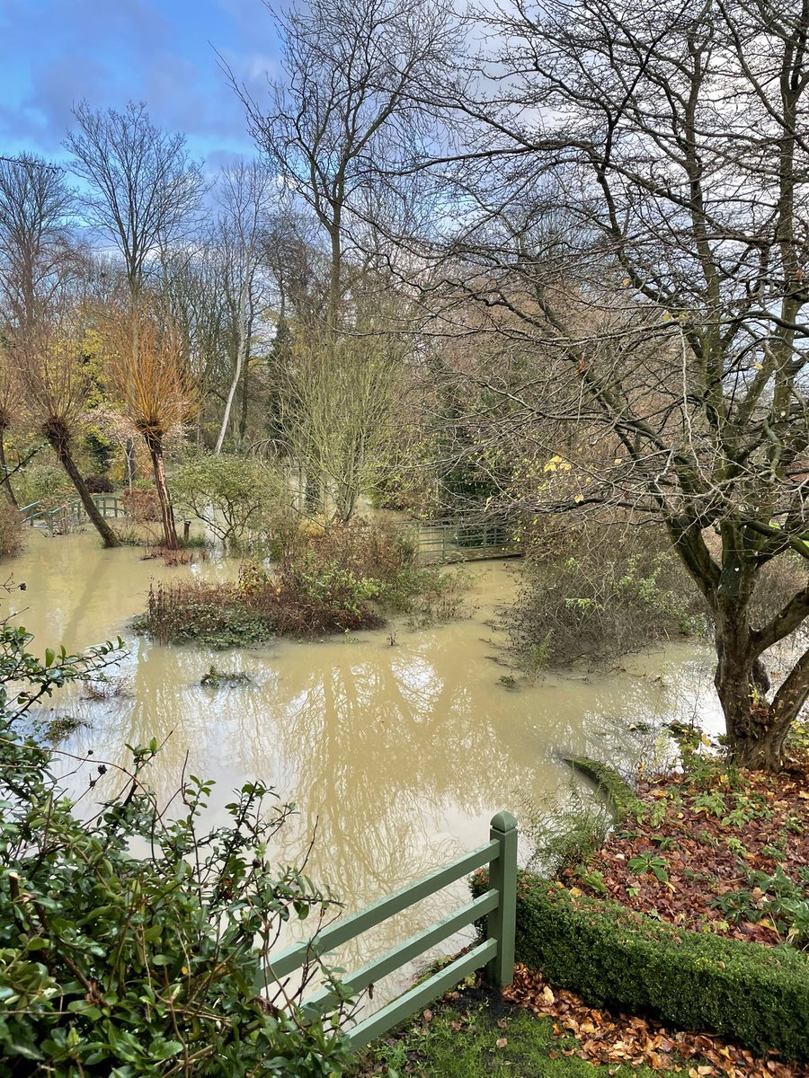 mdstbarts's tweet image. There seems to be a lot of river in the garden! #riverbrett #Suffolk