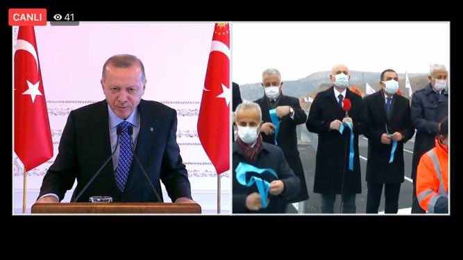 ahmetarslan36's tweet photo. Sarıkamış-Karakurt-Horasan BSK Bölünmüş Yolu'nun resmî açılışını Cumhurbaşkanımız Sn.@RTErdogan ve Bakanımız Sn.@akaraismailoglu'nun katılımıyla gerçekleştirdik.

Eser kazandırmanın mutluluğu ile; emeği geçenlere teşekkür ediyor, kazasız, belasız ve hayırlı yolculuklar diliyorum. https://t.co/zNAHnMQ1Se