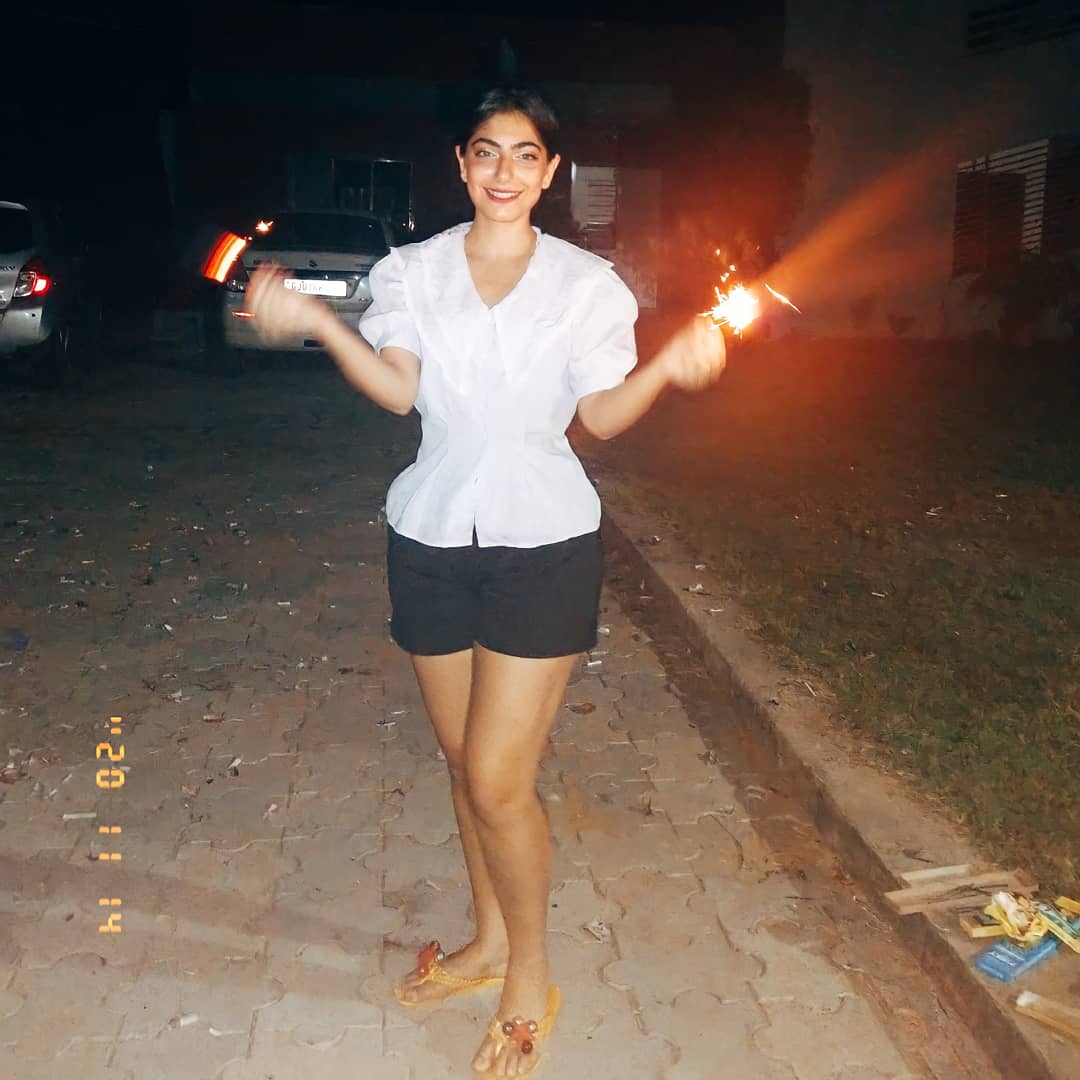 Throwback to #diwali2020 ...

It's saddens me to say Beyrries 💕 that I have lost the footage of Diwali Vlog, I filmed during update 😭😭😭...

I know I promised but I am really sorry 🙏🙏