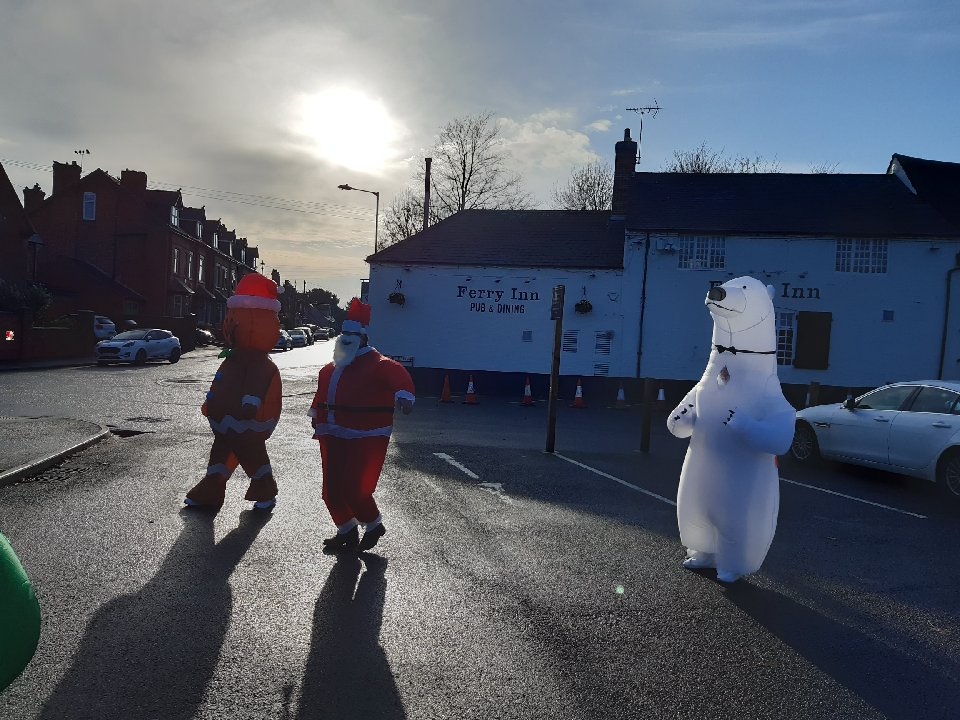 CPOSouth's tweet photo. Officers joined in with the socially distanced Christmas festivities in #Wilford this afternoon. https://t.co/cAZEJ4kRvl