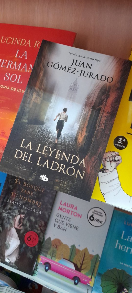 Filigrana6's tweet photo. @JuanGomezJurado encantados de tenerla en nuestra librería https://t.co/mzJhBKPmYO