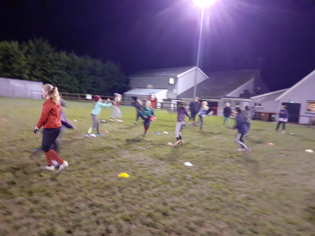 bernardhynes's tweet photo. Brilliant session with the @arklowrfc U 12s girls in tough conditions great numbers turning up every Friday.
@arklowrfc @LeinsterBranch @WicklowLsp 
#Girlsrugby
#FromTheGroundUp
#NeverStopCompeting https://t.co/77OPnuYm9e
