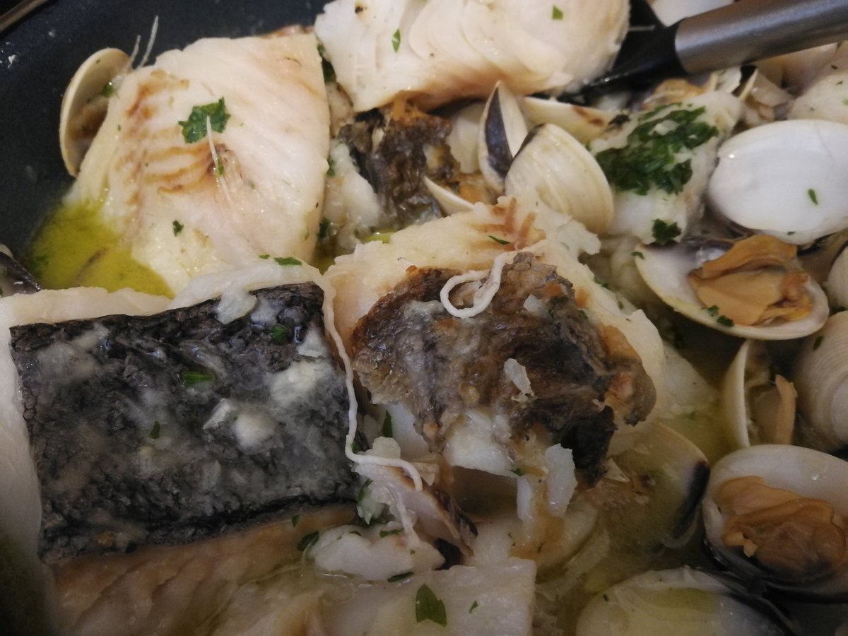 pranilla's tweet photo. Gracias @Ahorramas_com por 2 kilos de filetes de merluza con #anisakis. Más de 20 euros a la basura por vuestra oferta de la semana. Comprado en el @Ahorramas_com de Sainz de Baranda. https://t.co/Y9t1SutCtx