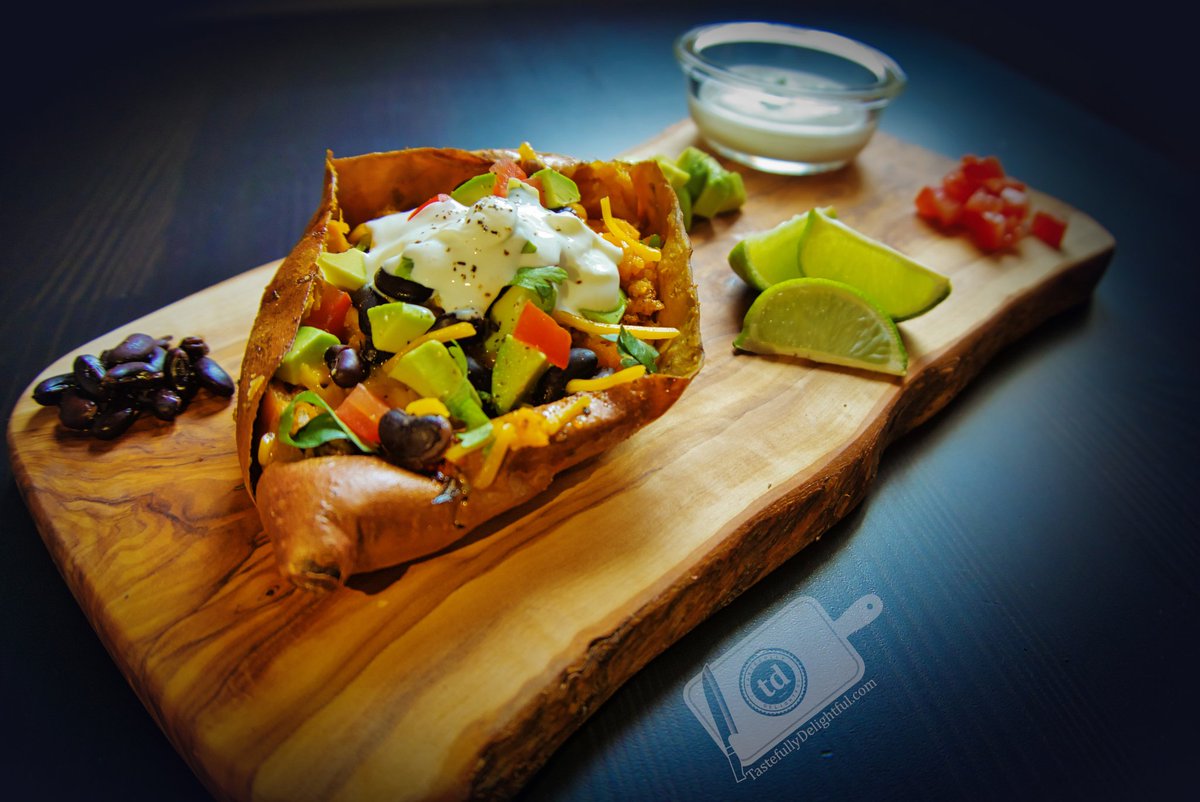 Who else loves stuffed sweet potatoes? 
#HappySaturday #cooking #homemade #Foodie #SaturdayVibes #vegetarian #Health #StaySafe #photo #instagood