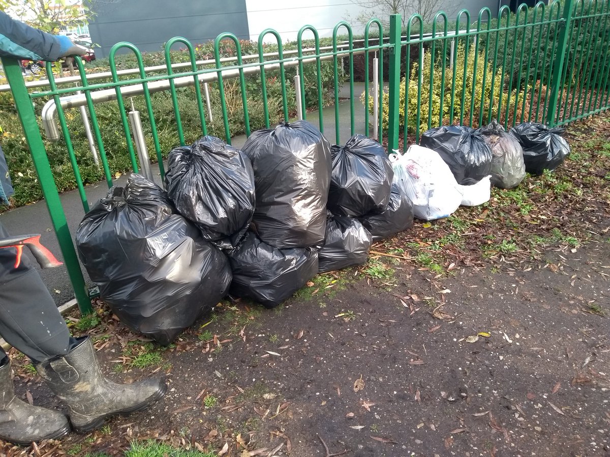 ann_onthecut's tweet photo. It was a very pleasant morning for the Langley Waterside Care litter pick. The towpath was muddy and full of puddles but it wasn't raining. We collected 22 bags of rubbish and a cushion off a sofa. Nice to see a family of swans on Titford Pools. https://t.co/GRxonlNZWx