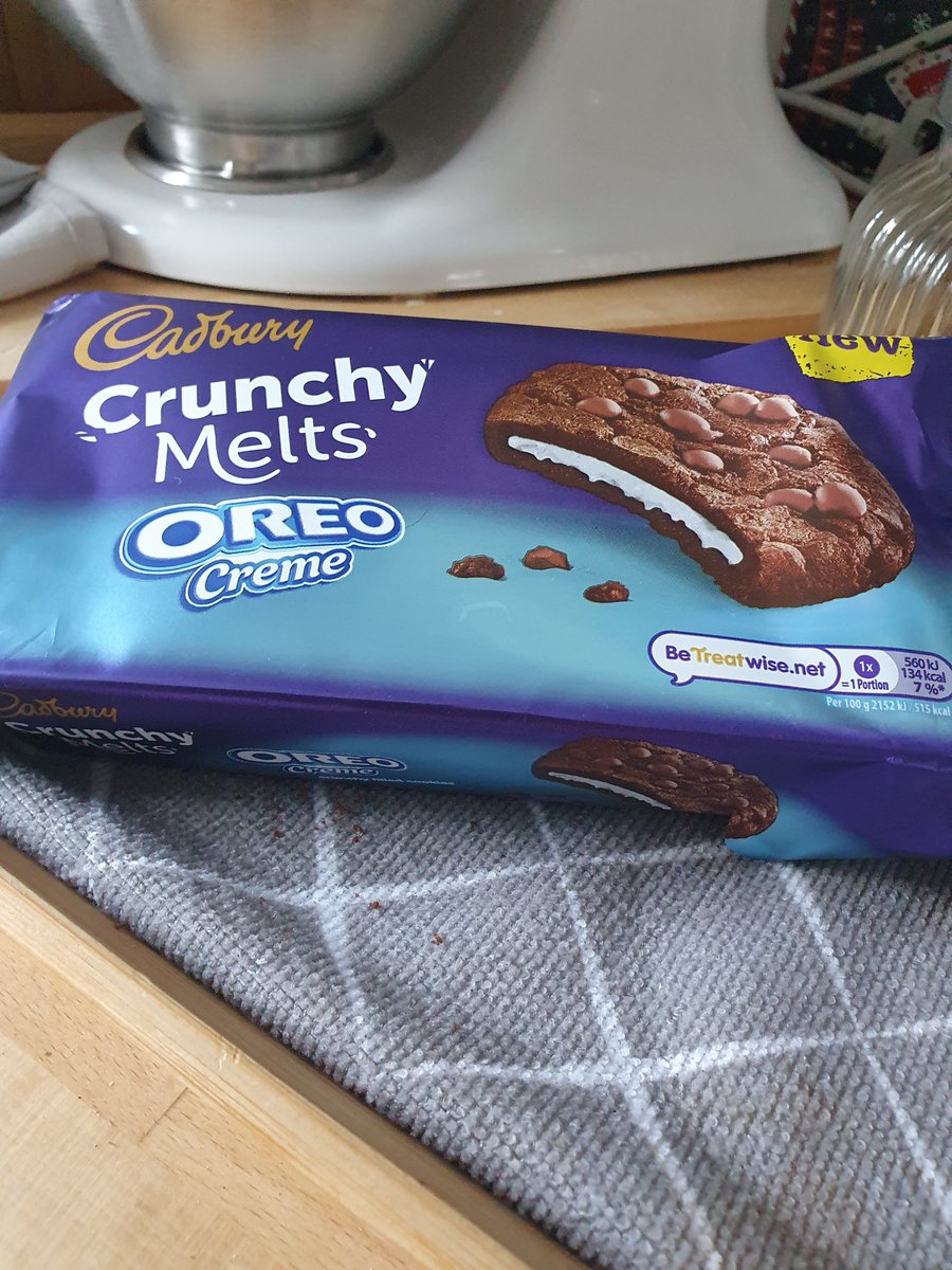 These are terribly addictive <a href="/CadburyUK/">Cadbury UK</a> #oreo #crunchymelts just sayin'