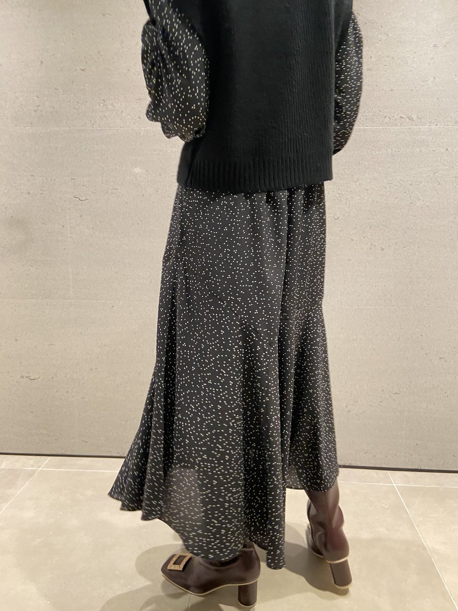 Lily Brown 公式 ニットベストワンピース 15 400 Tax ギャザーの施された袖やフレアスカートでフェミニンムード漂うワンピースにセットのニットベストでカジュアルダウンさせました それぞれ別での着用も可能です Lilybrown リリーブラウン 店頭 Lily Brown 公式 ニットベストワンピース 15 400 Tax ギャザーの施された袖やフレアスカートでフェミニンムード漂うワンピースにセットのニットベストでカジュアルダウンさせました それぞれ別での着用も可能です Lilybrown リリーブラウン 店頭