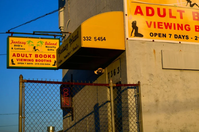 This Sunday,  at noon (Paris time),  fetish goddess @mishamayfair will show her first film in our series “Fantasy Island” ( named after the adult shop next to the Four Seasons in Philadelphia).  It's is about adult performers getting explicit…politically, artistically explicit