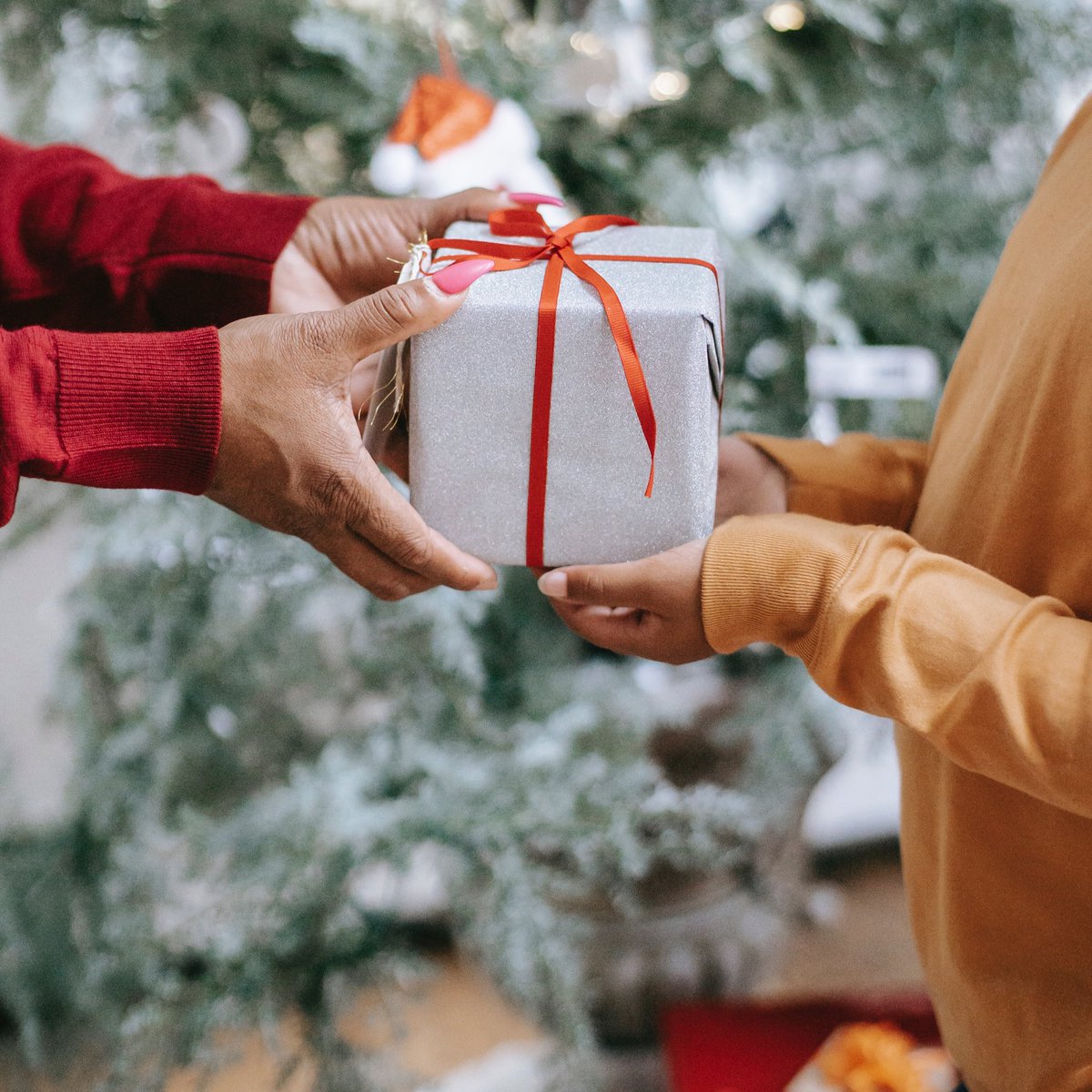 ‘Tis the season of giving! 🎁 
We’re offering free social media help, graphic design and marketing advice this Christmas period🤝

Just a token to any York businesses that are suffering with lockdown restrictions.
adworks.co.uk #SupportSmallBusiness #York #FreeMarketing