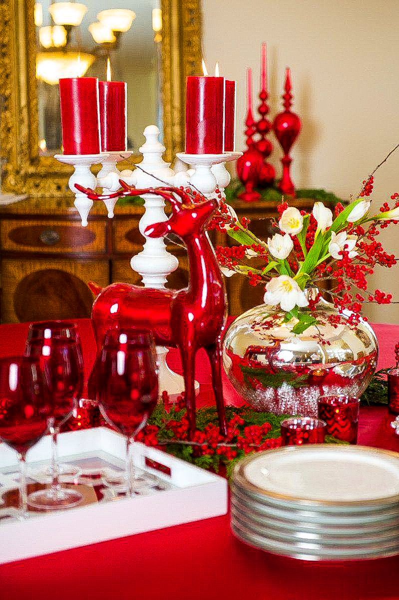 AmosEvents's tweet image. Red, red and more red!  Can you ever overuse the color this time of year?!

***See more of our red Christmas decorations on our previous posts***