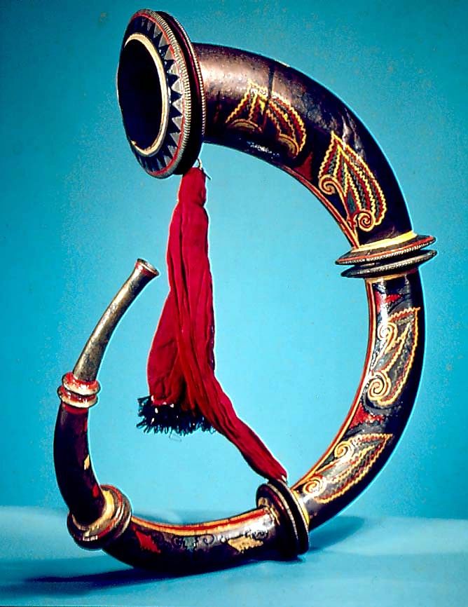 Ranasringaca. 1880Bengal, often used in processions, signaling as per  @metmuseumSimilar instrument is turuhi bit wiki details:- sringa, also known as tutari, ranasringa,  blowhorn, singa, kurudutu or kombu, is an ancient Indian musical instrumentReminds of Maratha valour