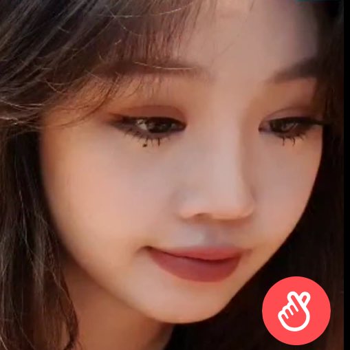 soojinfiIes's tweet image. bread cheeks