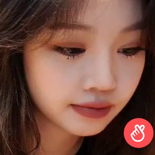 soojinfiIes's tweet image. bread cheeks