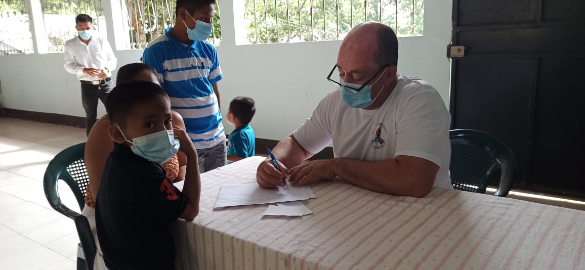 bmc_om's tweet photo. BMC en Guatemala atendiendo en el departamento de Izabal a los damnificados por ambos Huracanes.
#SomosCuba 
#SomosContinuidad 
#CubaSalvaVidas https://t.co/2pDfcpeY2B