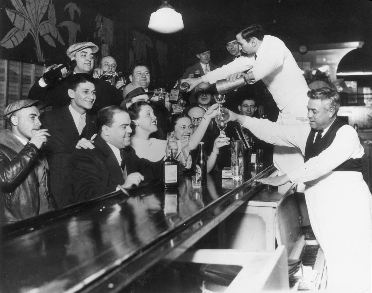 CorinnePulitzer's tweet photo. #OTD in #History, in 1933, the #21stAmendment was ratified ending #Prohibition. It is the only Amendment to the #USConstitution to repeal a prior amendment (18th) #NewYorkers joined in the celebration then &amp; now! #RepealDay🍻🥂🥃🍸🍾🍹🍷@PJClarkes @RadegastHall @usconstitution https://t.co/Tv5iODoKVG
