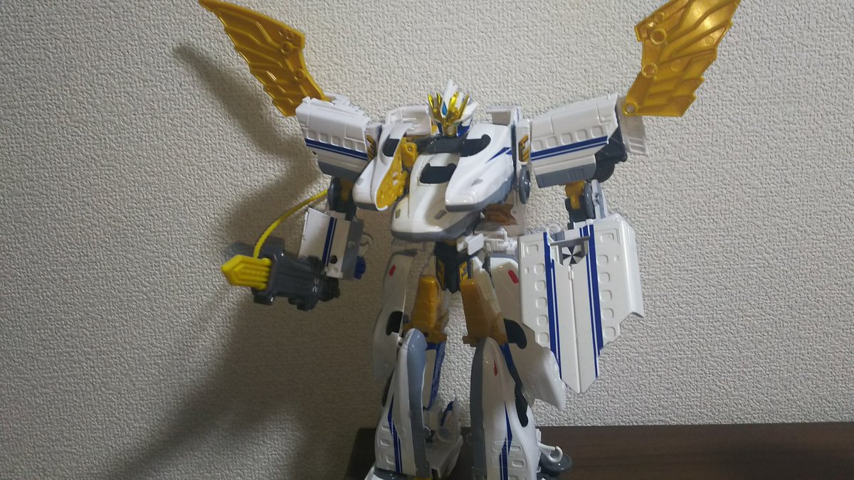 クロ Dxsシンカリオンn700sのぞみ ついにやって来た 玩具的にはe5mk Llの焼き直しですが特徴的な新規パーツがつくので印象は結構変わりますね 勿論オーバークロス合体もできるので夢のn700系系列合体 や映画の主役候補で競り合った二体の合体もできます これ