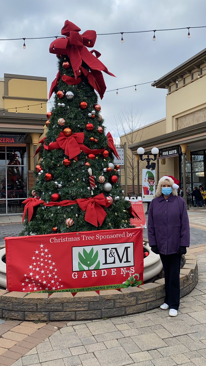 andreacollinsrf's tweet photo. Our best elf Bec Hunter is helping collect donations with @wrtv for the #WRTVToyDrive at #shophamiltontc https://t.co/UAHzpRsR9v