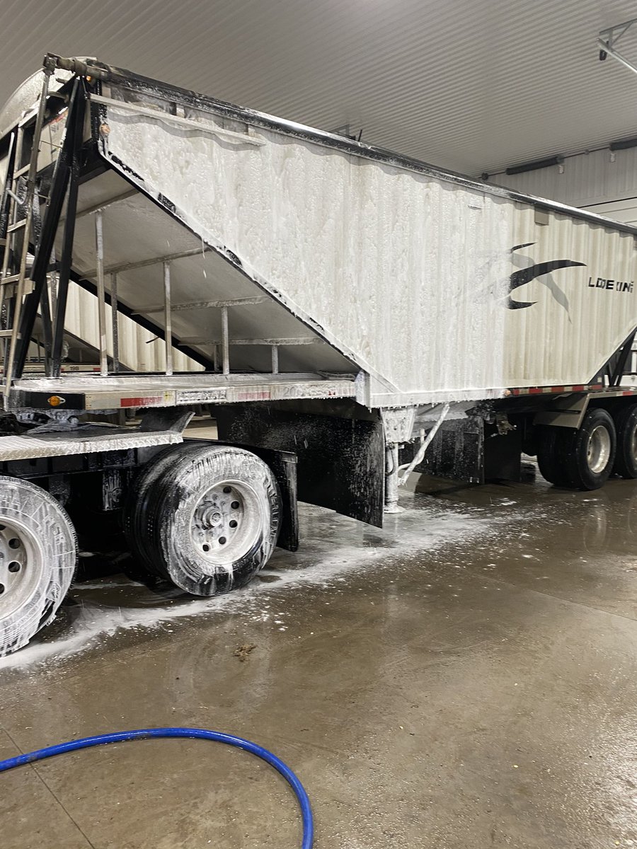 gleesonplbing's tweet photo. Equipclean demo, getting trailers ready for Christmas parade @AgCleen.. needing any foam for cleaning give us a shout! https://t.co/CE9qkLabLL