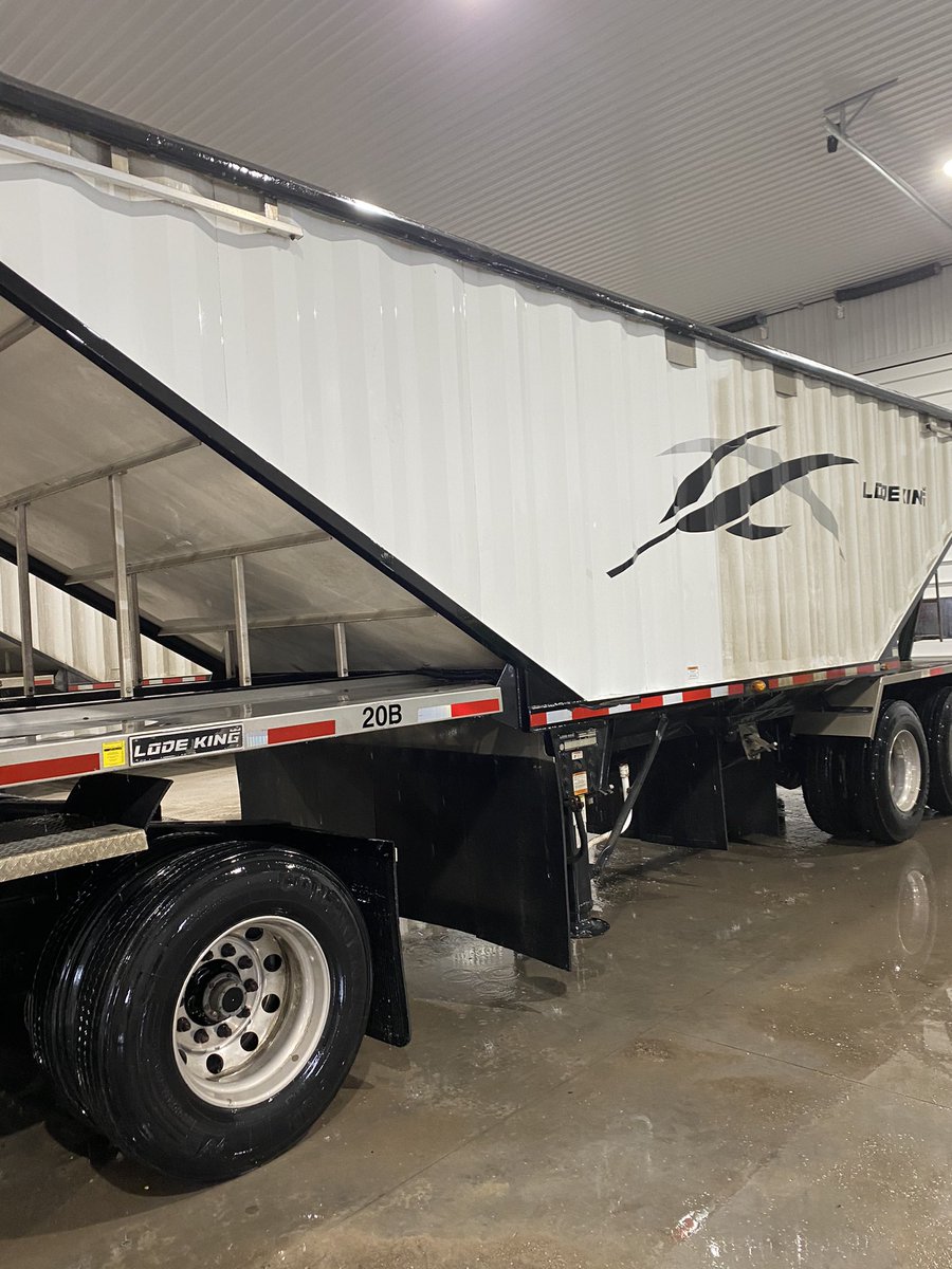 gleesonplbing's tweet photo. Equipclean demo, getting trailers ready for Christmas parade @AgCleen.. needing any foam for cleaning give us a shout! https://t.co/CE9qkLabLL