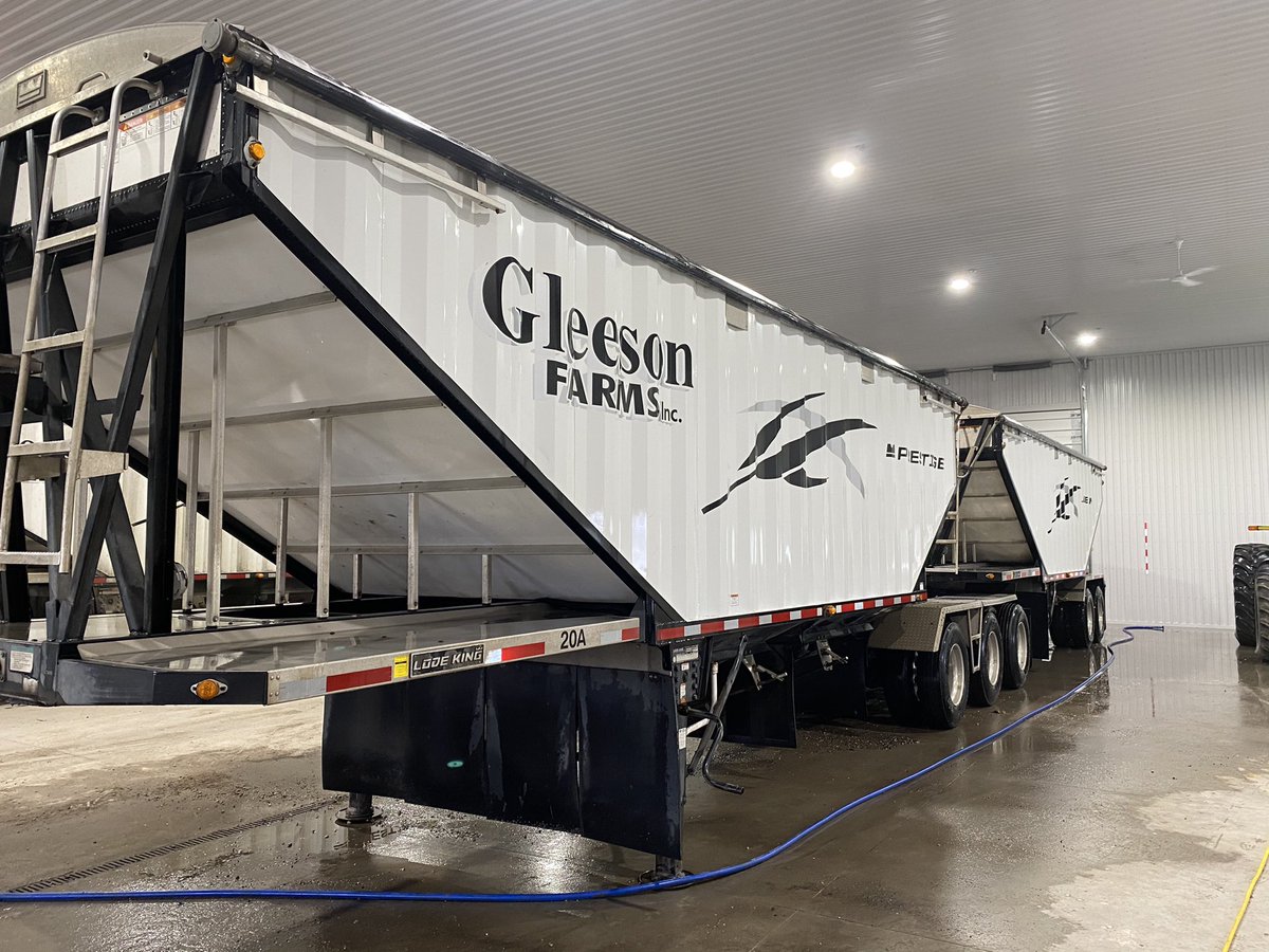 Equipclean demo, getting trailers ready for Christmas parade <a href="/AgCleen/">AgCleen Pro - Flochem Ltd. 🍁</a>.. needing any foam for cleaning give us a shout!