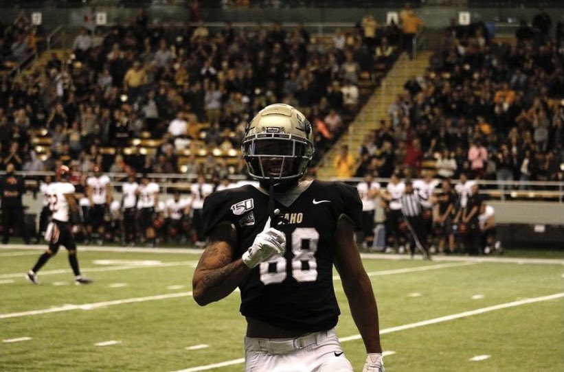 After a great talk with <a href="/CoachSmithEra/">Vernon Smith</a> I am extremely blessed to announce that I have received a scholarship to The University of Idaho #GoVandals <a href="/TheHiveFootball/">LINCOLN HORNETS</a> <a href="/adamgorney/">Adam Gorney</a> <a href="/BrandonHuffman/">Brandon Huffman</a> <a href="/GregBiggins/">Greg Biggins</a>