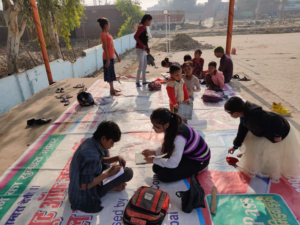UmmidHum's tweet photo. HAMARI UMMEED MISSION KE TEHAT GARIB BACCHON KO SHIKSHIT KARNE KA KAM KIYA JA RAHA HAI.AAP BHI IS MISSION KA HISSA BN KR YOGDAN DE SAKTE HAI. @dmjalaun @UPGovt @myogioffice @TheDK1212 @PateriyaAbhas @akankshamikky13 @airnewsalerts https://t.co/5IimQBNMLG