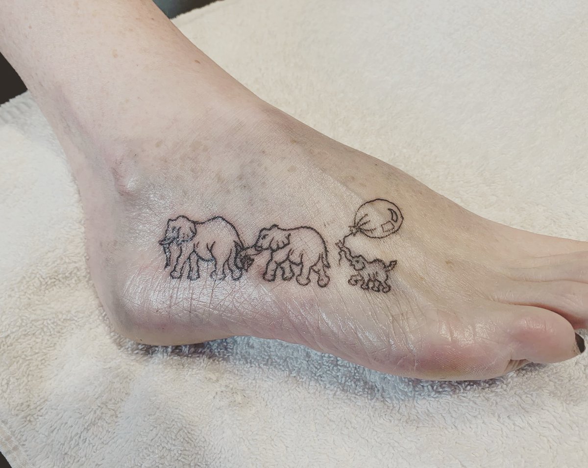 TheCatsTats's tweet photo. Second attempt on real skin.
#ellebee #tattoo #tattoos #tattooideas #tattooartist #tattooedgirls #tattoofeminina #tattoosleeve #tattooist #inkart #inking #inkdrawing #inkart #inkingart #inked #inkrush #inkonskytattoo #inkrushtattoo #linetattoo #ElleBee https://t.co/Pah6Tx5vEH