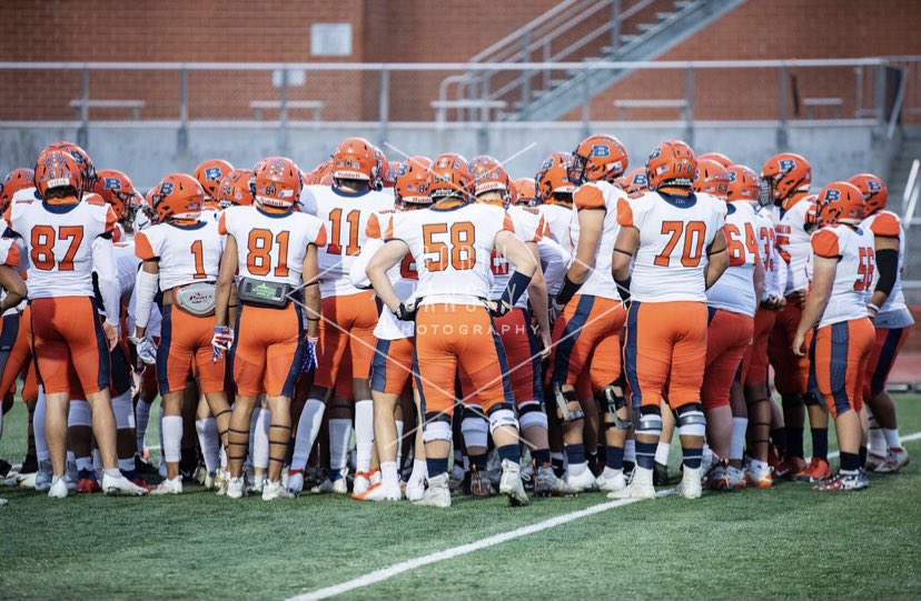 bronsongalIegos's tweet photo. So unbelievably grateful to have had such an amazing high school football experience at a great school with amazing and selfless coaches, teachers, and players. It’s not how I wanted to go out but I’m blessed to have had the opportunity to play with my brothers. ✌🏼 #58 https://t.co/saTBmSeWh7