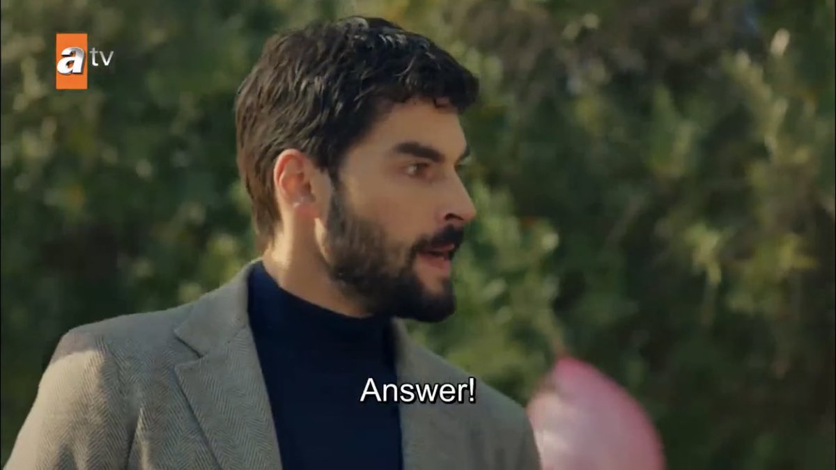 look at zeynep trying to calm her down can’t believe rey finally has a girlfriend  #Hercai