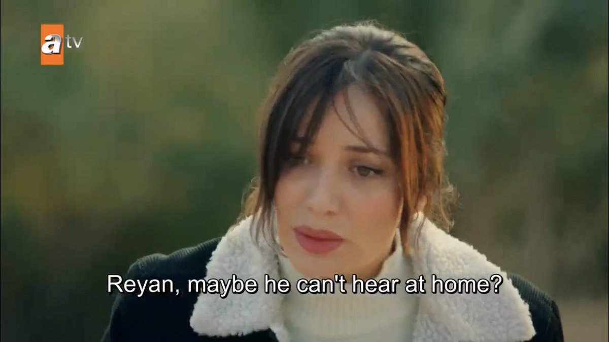 look at zeynep trying to calm her down can’t believe rey finally has a girlfriend  #Hercai