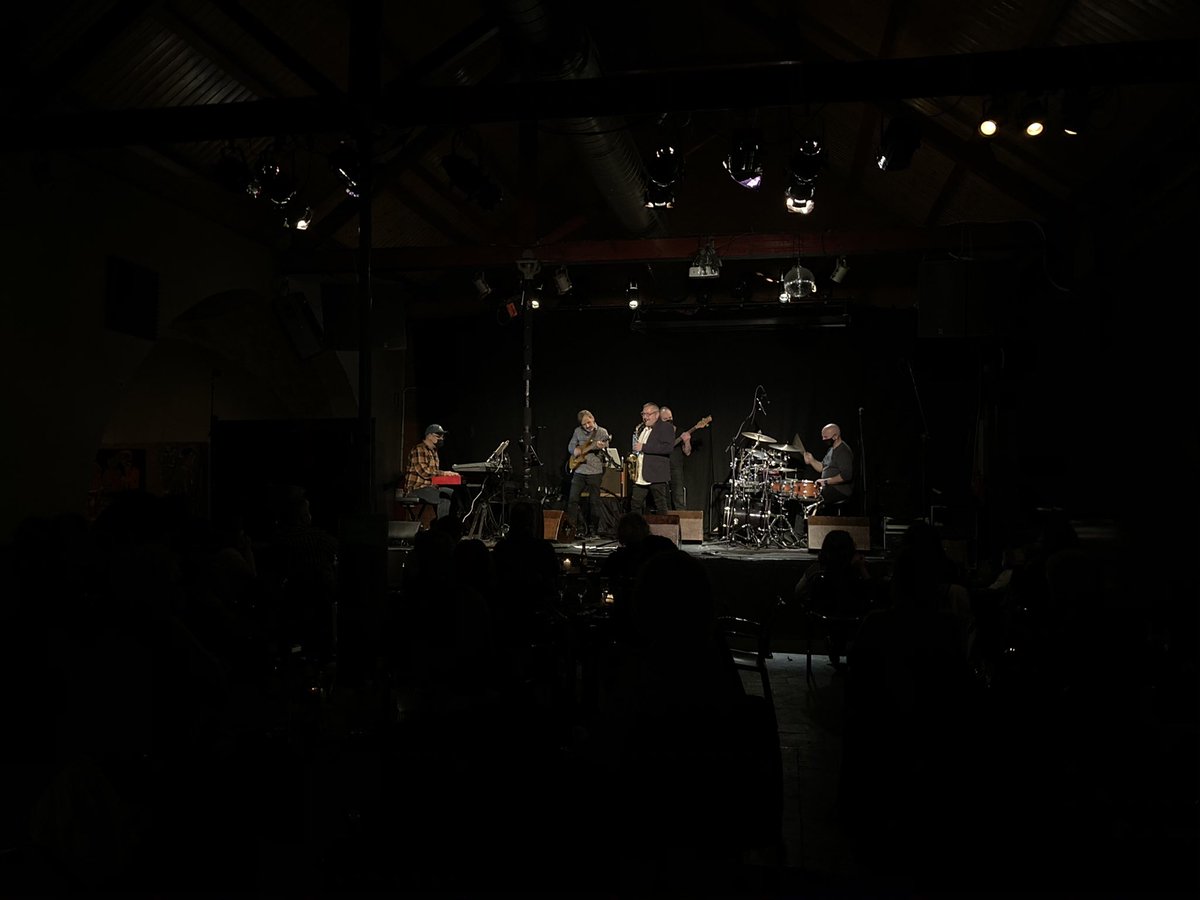 anna_sj7's tweet photo. @jazztardor al @cafedelteatre, màgia!! ✨ Ja era hora de tornar a gaudir de música en directe! 

#laculturaessegura https://t.co/NYMkaEy02a