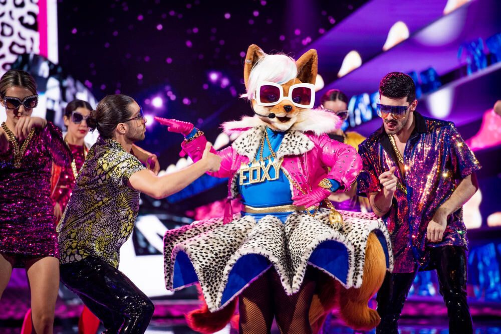 次は未定 最近海外のオーディション番組ーthe Masked Singerを知ったんだけど これってファーリー文化を広めたいという意図があるんじゃないかな めっちゃセクシーなメスキツネがいるんだけど