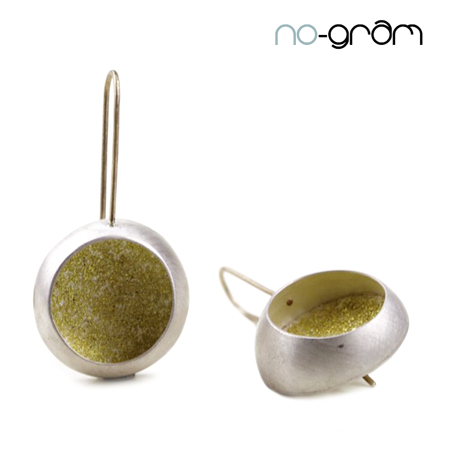 no_gram's tweet photo. Elisabetta Dupré

“Sabbia” | earrings – limited edition | silver, gold powder and white gold wire

https://t.co/2LsFKb3GOI

#nogram #alternativesgallery #jewelrydesigner #ElisabettaDupre #Italy #contemporaryjewellery #當代珠寶 #handmade #silver #gold #minimalism #jewelry https://t.co/Gkf7jw4pNw