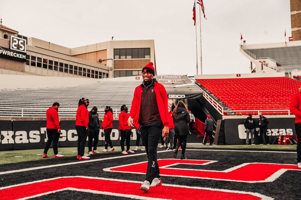 TexasTechFB's tweet photo. 📍 One last time at our house https://t.co/TUWPPurn1t