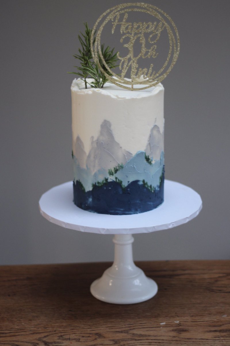 sophiarosecake's tweet photo. For a girl who loves nothing more than a good old walk in the mourne mountains. #mountaincake #birthdaycake https://t.co/nDfYfZ2OgA