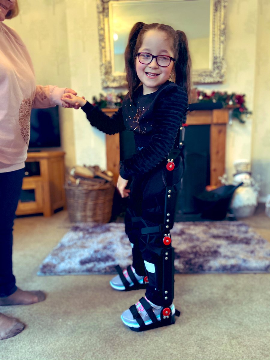 chillibean2018's tweet photo. Do you like her new bobble hat? #Leonie #NextOfficial #BubbleSupport with Grandma ❤️
Leonie is very close to all her family . The amount of love she gives us is so special . The amount of love we give her is overwhelming. #HelpLeonieWalk
https://t.co/4prEQKVSri https://t.co/MhBSpwfmDl