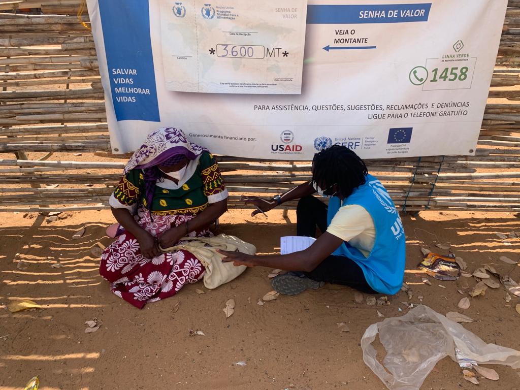 UNHCRMozambique's tweet photo. @UNVolunteers  Abdala from Mozambique:

Working as a volunteer has always been my passion. 

Protection work has changed the way I see the world. 

Being a humanitarian is a daily gift as I can serve and protect others.

On Int. Volunteer Day we say thank you. #TogetherWeCan https://t.co/FMuUbGUBxr