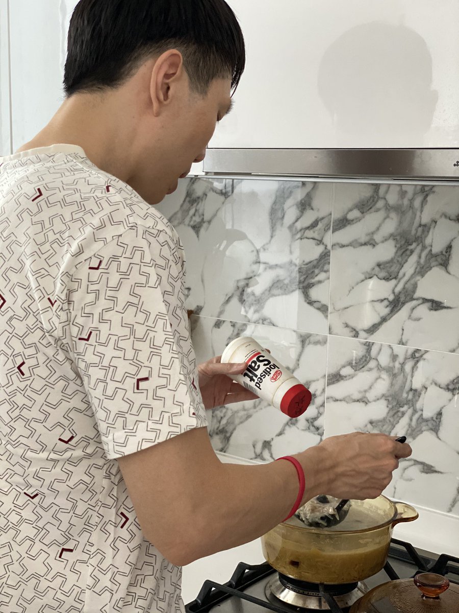 chemFunMan's tweet photo. Cantonese porridge day, making #KitchenChem with iodized salt, gelatinisation, breaking IMF in starch granules #RealTimeChem π¨βπ³β² tadaaaaa! Quiz time #ChemTwitter, have you tried century π₯ eggs ? https://t.co/fAf4QVK1pu
