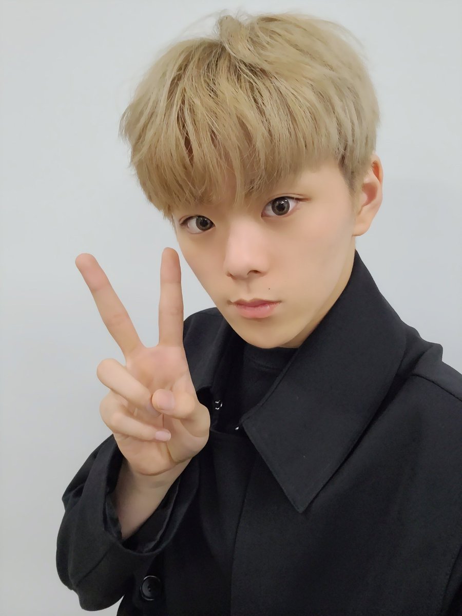 GHOST9OFFICIAL's tweet photo. [#이태승]

여러분들 컨셉 포토 보셨나요 어떤가여?
앞으로 올라오는 것도 고스트나인 컴백도 많이 기대해 주세요 ㅎㅎ https://t.co/b0RPu8X7wC