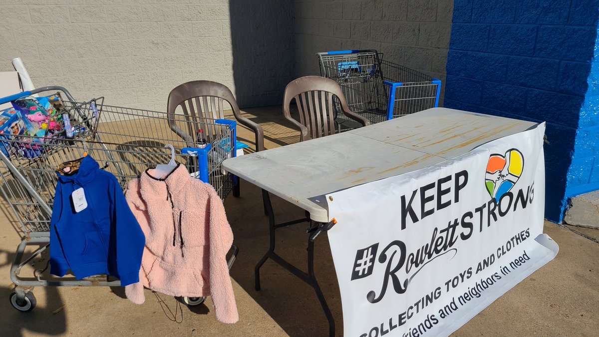 RowlettStrong's tweet image. We're at the big Walmart in Rowlett collecting toys and clothing for those in need. Stop by and help us out today if you can!