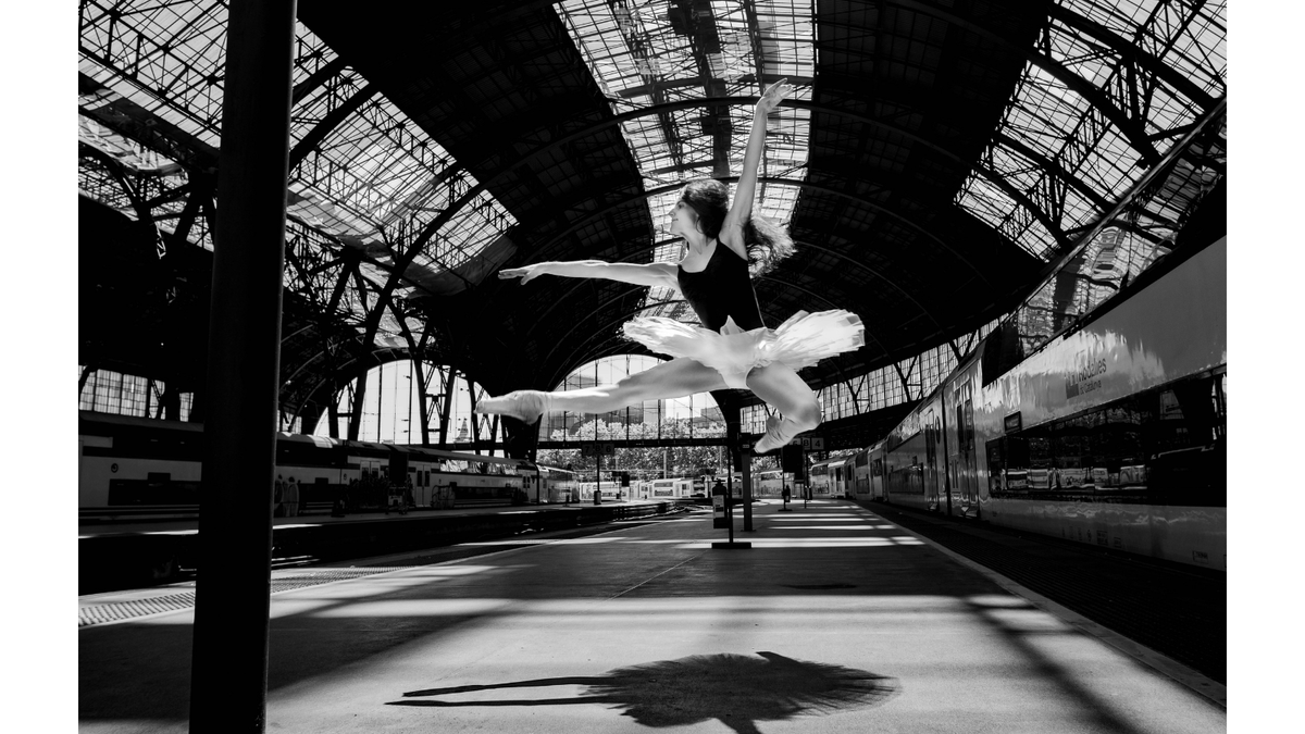 electricabcn's tweet photo. 'Dancing the Soul'.
View the full photography series by Lucía Godinez in Electrica:
https://t.co/n9QFl3bEwf

#electricabcn #barcelona #barcelonamagazine #independentmagazine #photography #documentaryphotography #ballet #balletphotography #photographerinbarcelona https://t.co/Wq74n4UVia