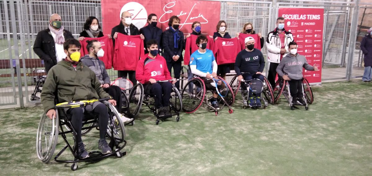 Ayer con <a href="/AlmeidaPP_/">José Luis Martínez-Almeida</a> inaugurando una escuela de tenis de la #fundacionsanchezvicario con <a href="/CastiRufi/">Ruben Castilla</a> y <a href="/DaniCaver/">Daniel Caverzaschi</a> GRACIAS a mi amigo <a href="/CastiRufi/">Ruben Castilla</a> por contar conmigo.