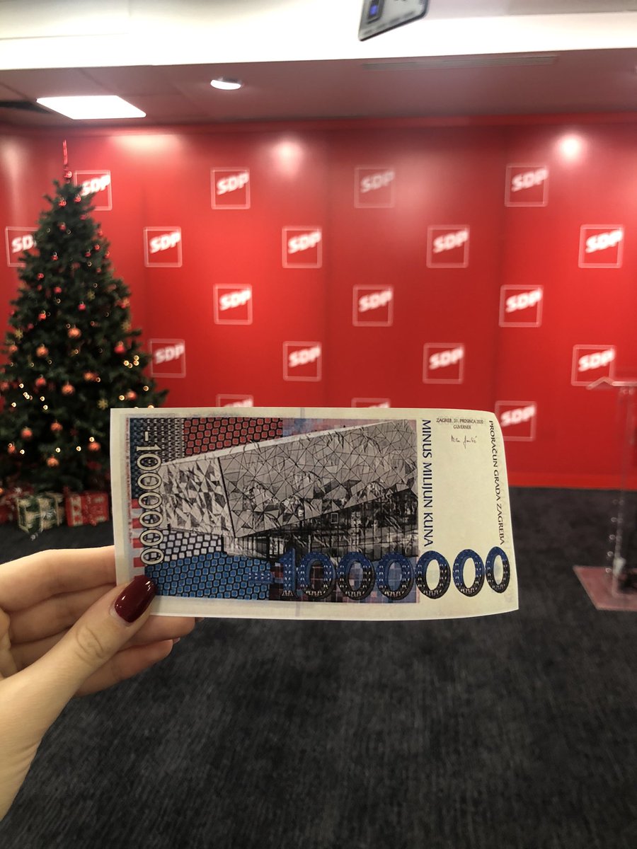 fmsdpzg's tweet photo. 🖇Nama, za razliku od @milanbandic, proračun nije šala. Stoga smo predstavili naše amandmane na gradski proračun.

🖇A kako nam ni šala nije strana, predstavili smo i novčanicu koja simbolizira milijun kuna koji prosječan/na građanin/ka Zagreba uplati tijekom zivota

#fmsdpzg https://t.co/uONEmm9MoF