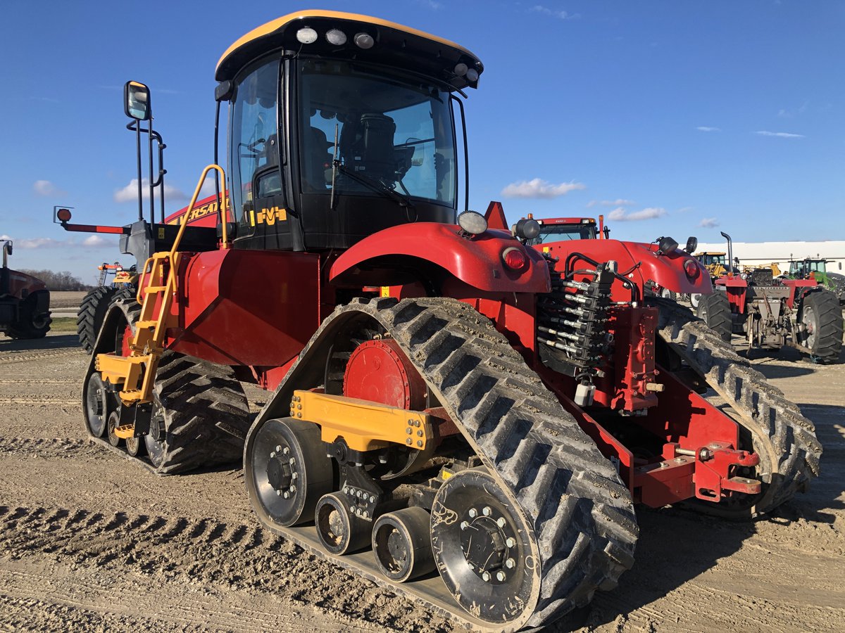 PlevnaImplement's tweet photo. Just in! 2017 Versatile 550DT, 982 hrs, 6 remotes, PTO, 55gpm hyd pump, 30" tracks, front & rear diff locks, reversible fan, deluxe cab w/leather seat, 8 LED lights, heavy duty drawbar, guidance READY, excellent condition. $295,000 1.99% for 6yrs! https://t.co/GoIfRBEqZP